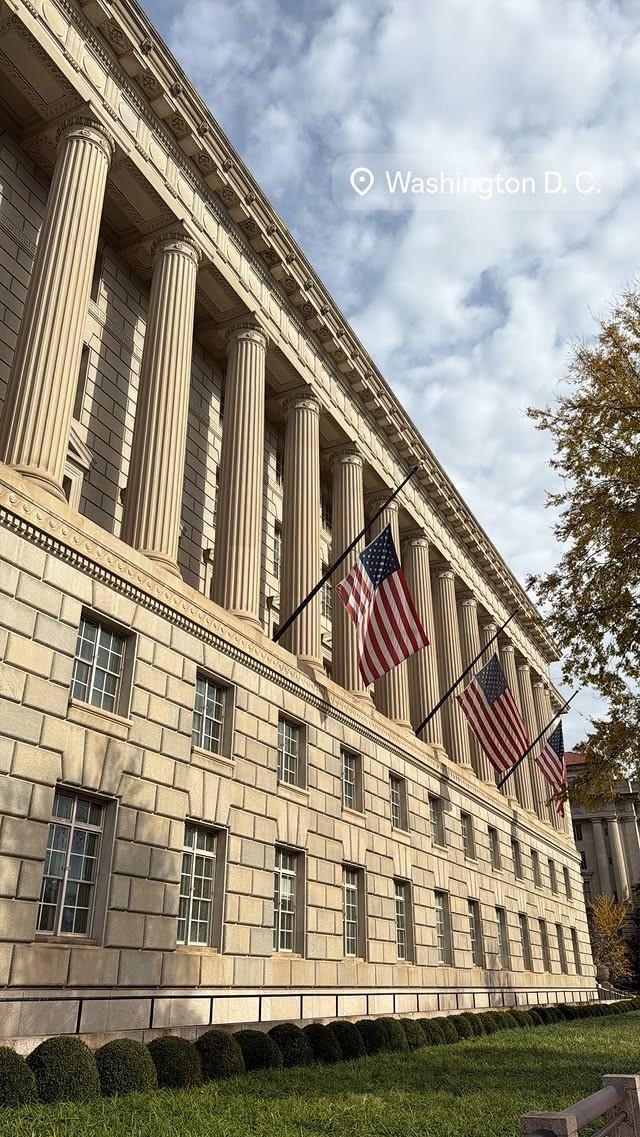 C罗真去见特朗普了，乔治娜晒出抵达白宫照片